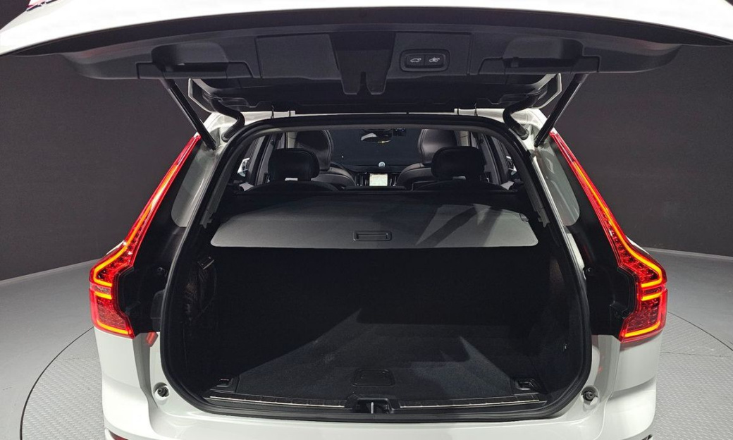 Volvo XC60 B6 Ultra Bright, 2025
