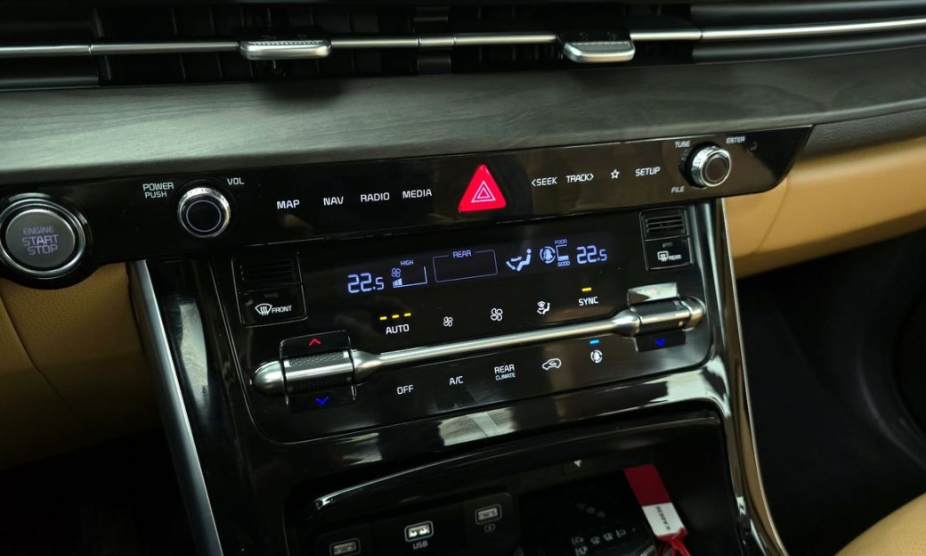 Kia Carnival 11-Seater Signature, 2023