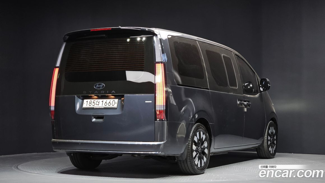 Hyundai Staria 4WD Lounge 9-Seater, 2025