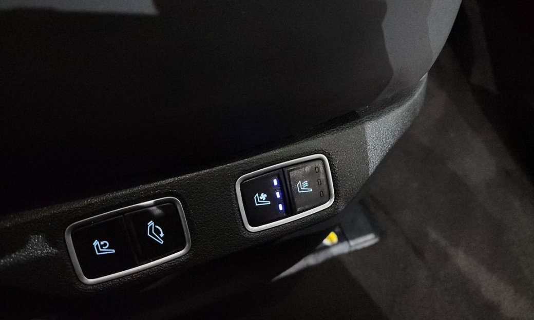 Hyundai Staria 4WD Lounge 7-Seater, 2025