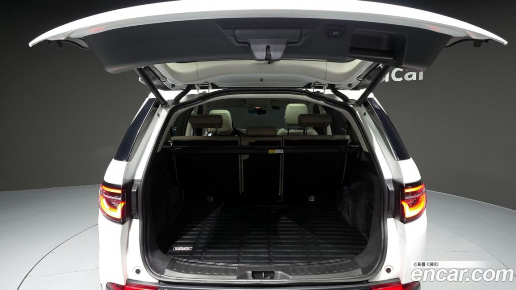 Land Rover Discovery Sport P250 SE, 2022