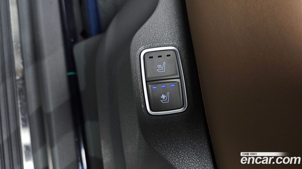 Hyundai Staria 4WD Lounge 9-Seater, 2025