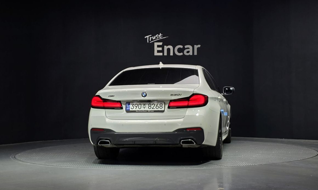 BMW 5-Series 530i xDrive M Sport Package, 2023
