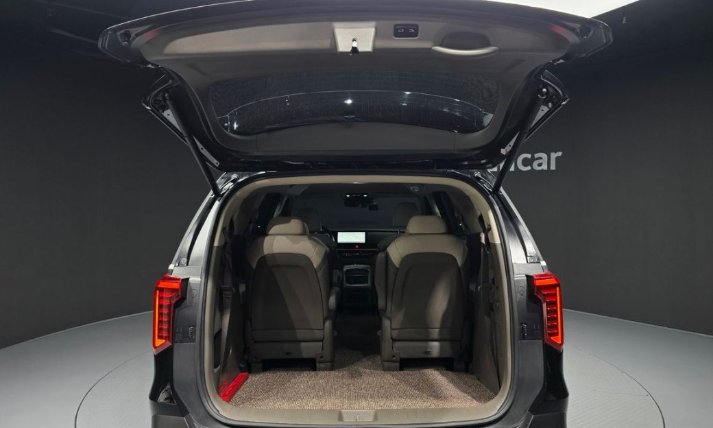 Kia Carnival 9-Seater Signature, 2025