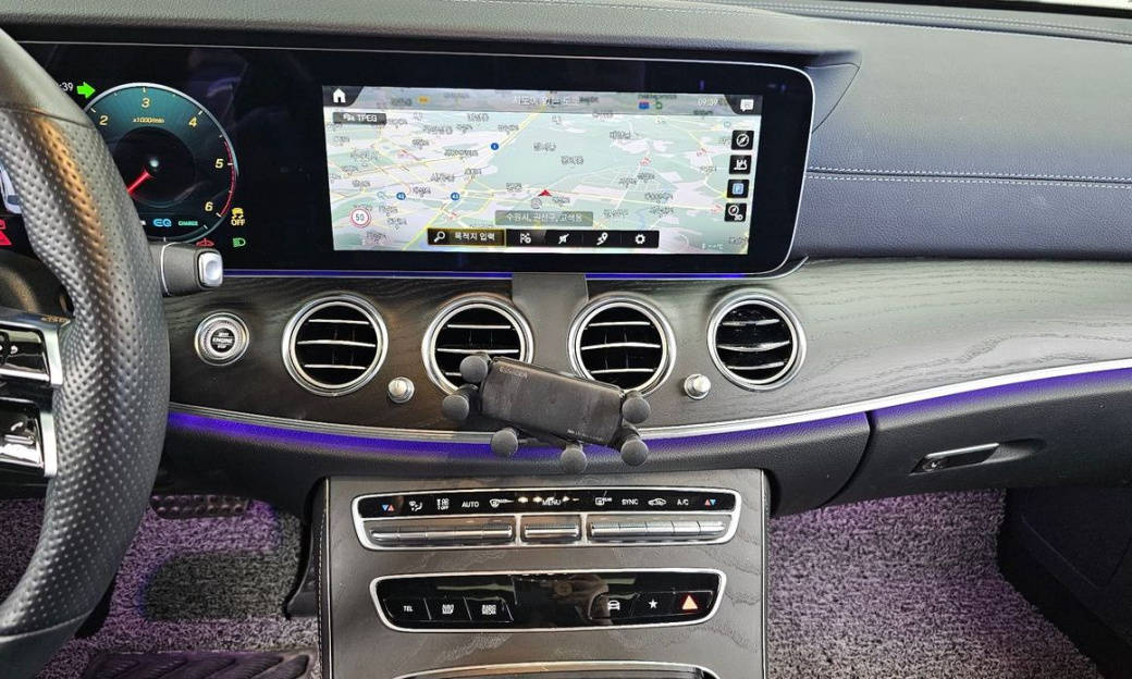 Mercedes-Benz E-Class E220d 4MATIC AMG Line, 2022