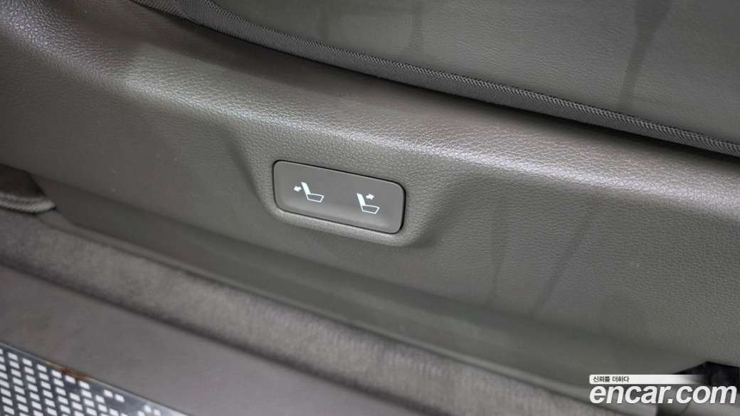 Kia Carnival 9-Seater Hi Limousine, 2024