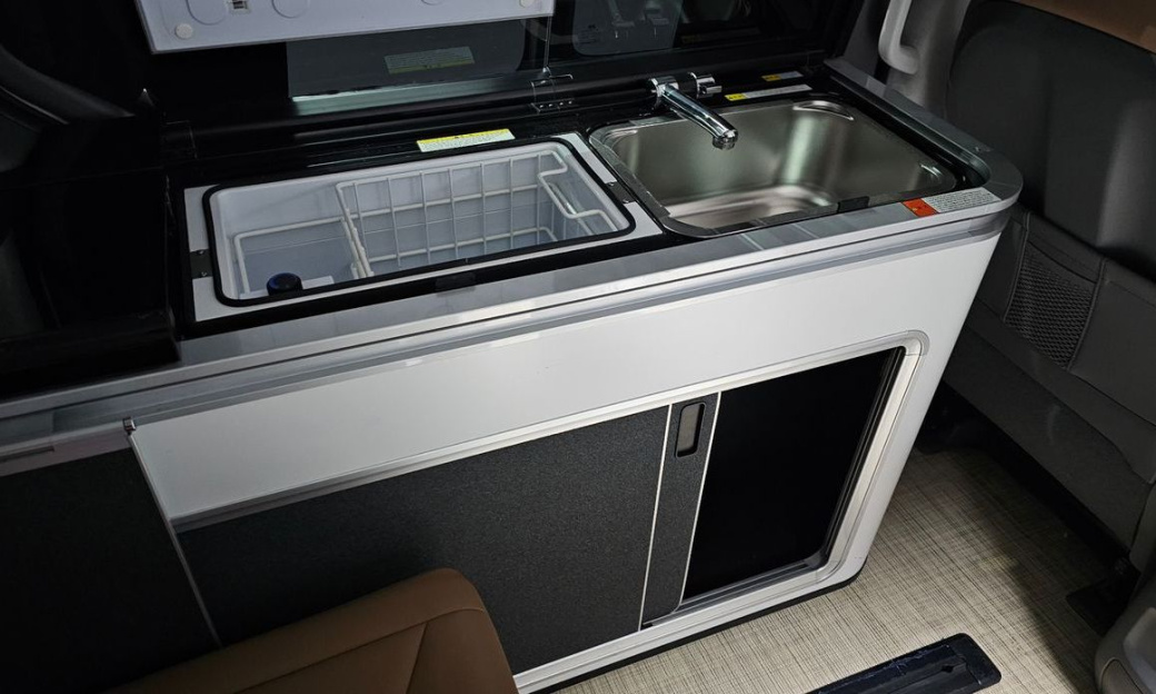 Hyundai Staria 2WD Camping Car, 2024
