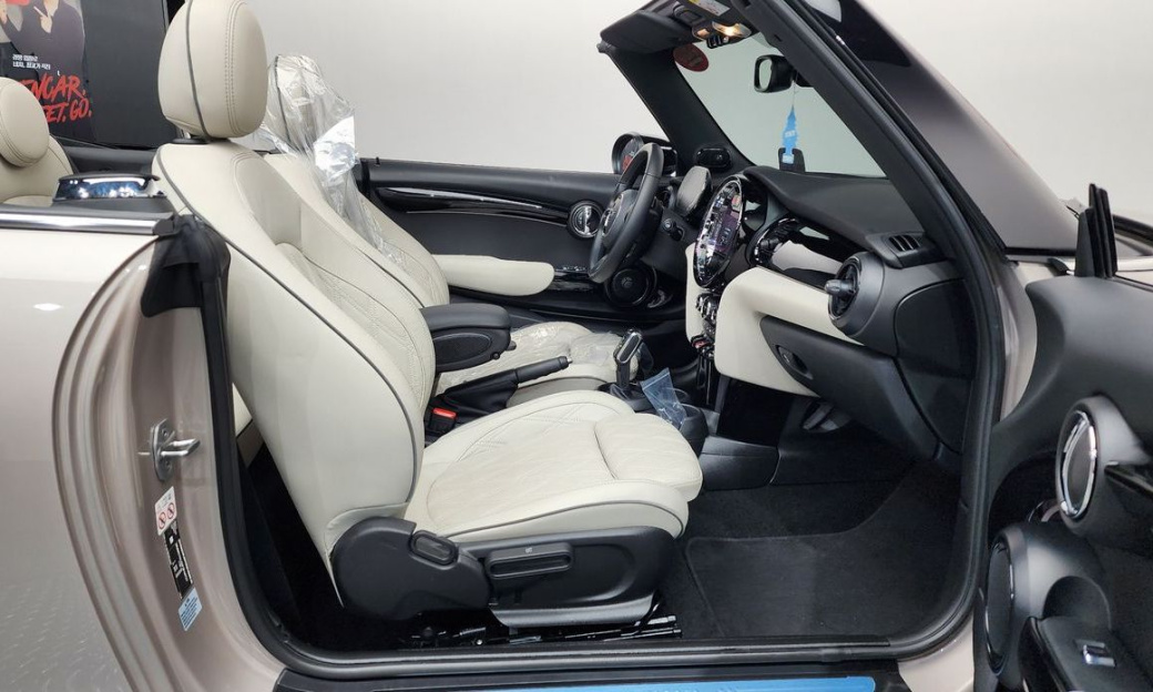 Mini Cooper Convertible Classic Launch Pack, 2023