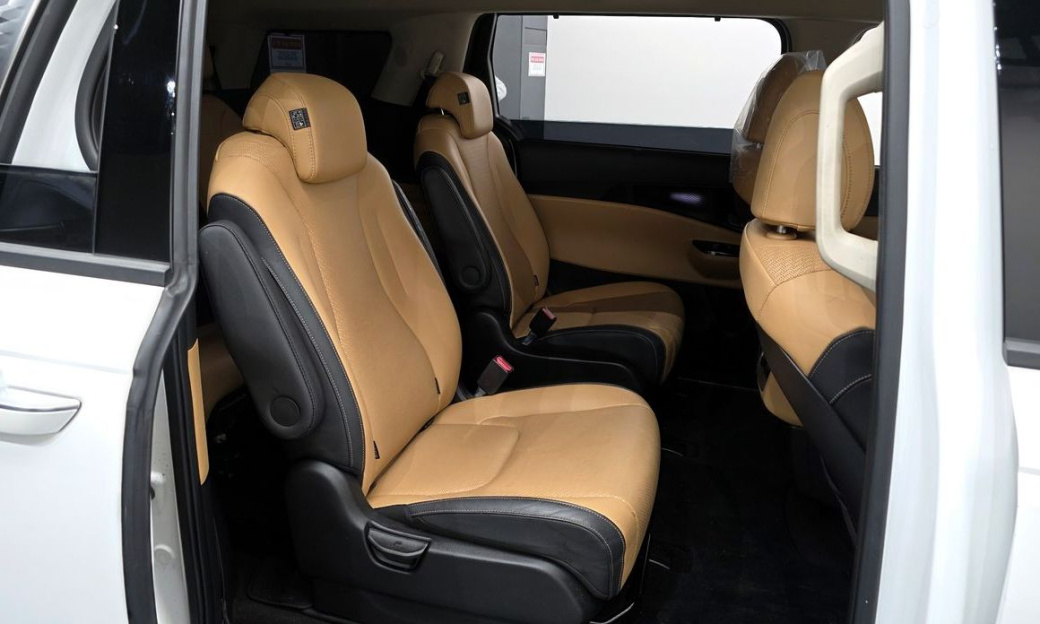 Kia Carnival 9-Seater Signature, 2023
