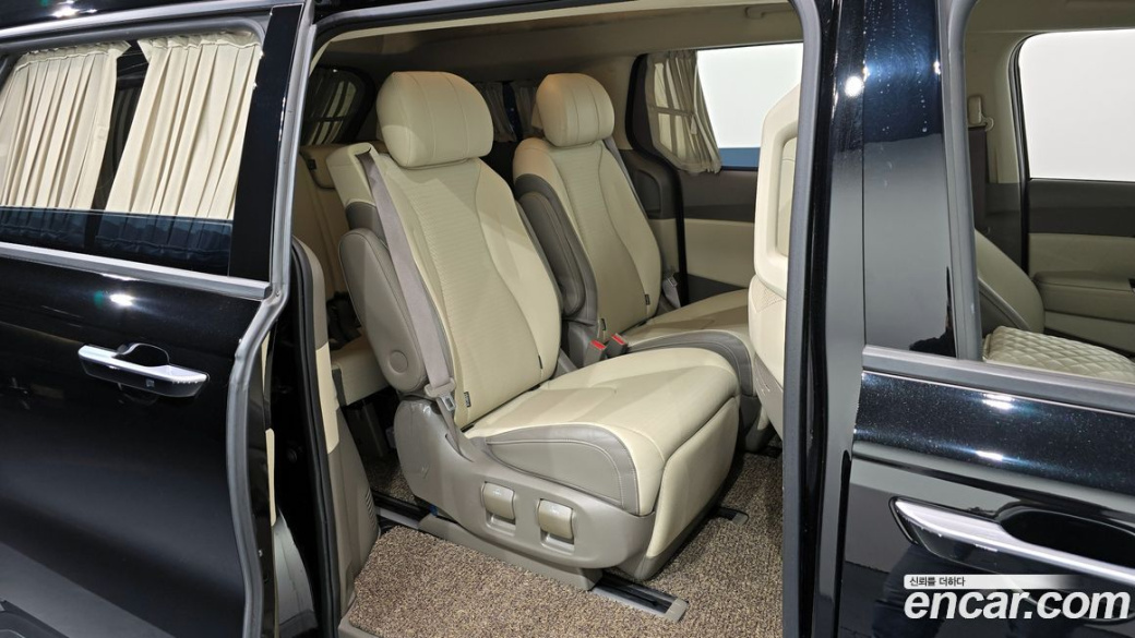 Kia Carnival 7-Seater Hi-Limousine, 2023