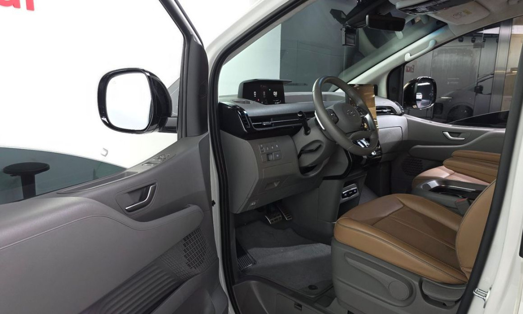 Hyundai Staria 2WD Camping Car, 2024