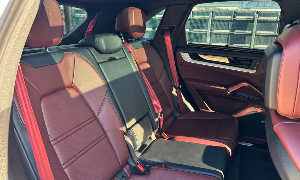 Porsche Cayenne 3.0, 2024