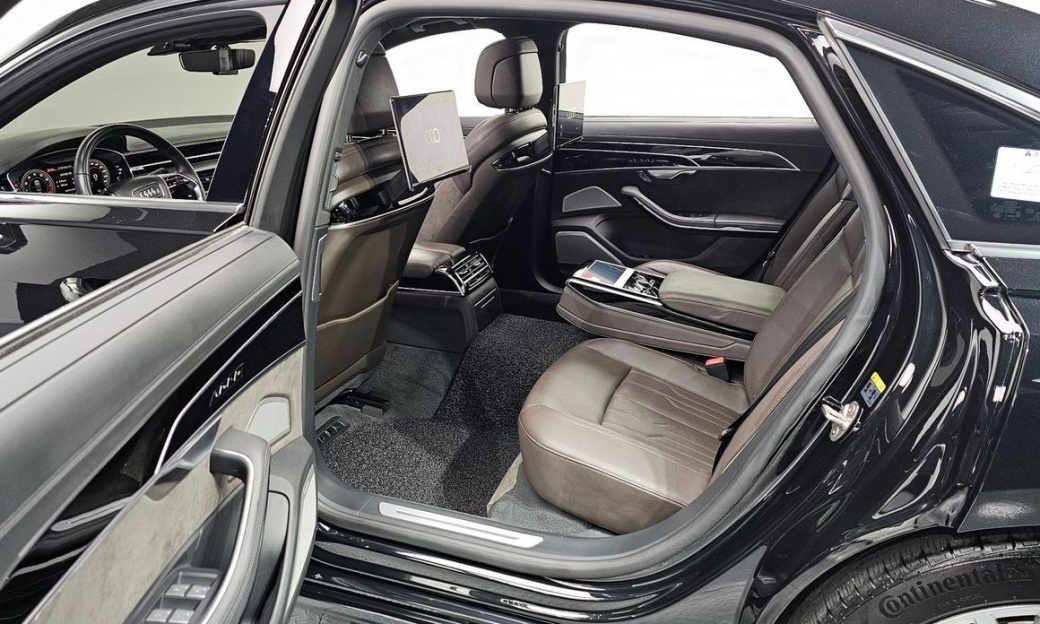 Audi A8 55 TFSI Quattro LWB, 2021