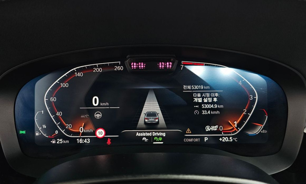 BMW 5-Series 520i Luxury, 2023