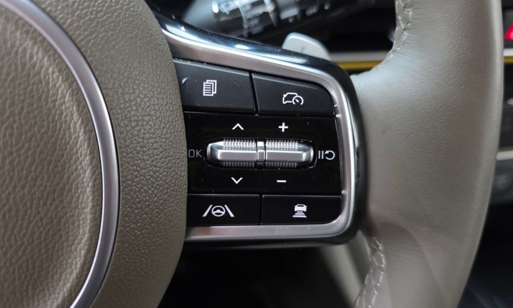 Kia Carnival 7-Seater Signature, 2024