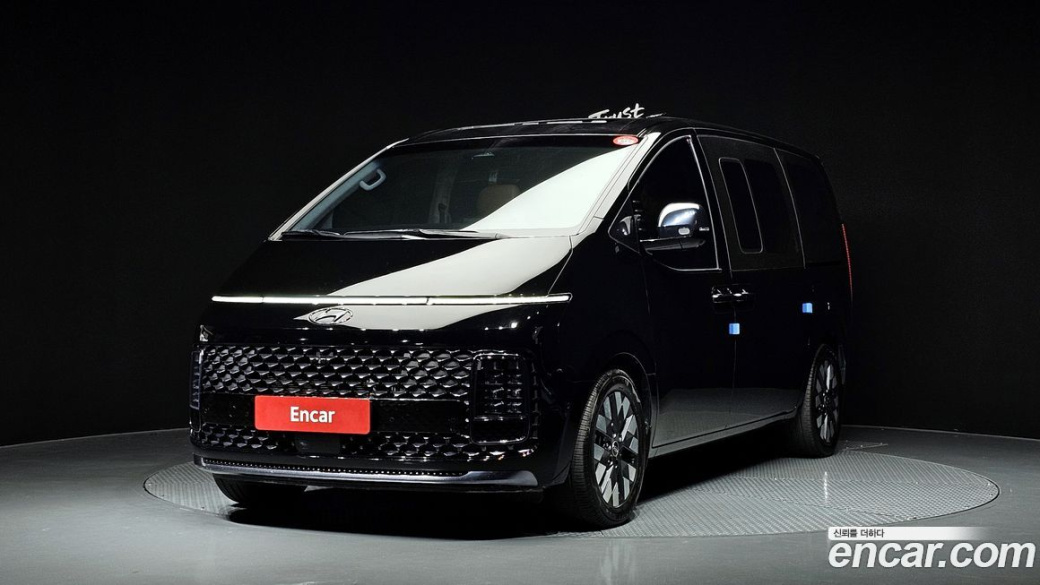 Hyundai Staria Lounge 9-Seater, 2023