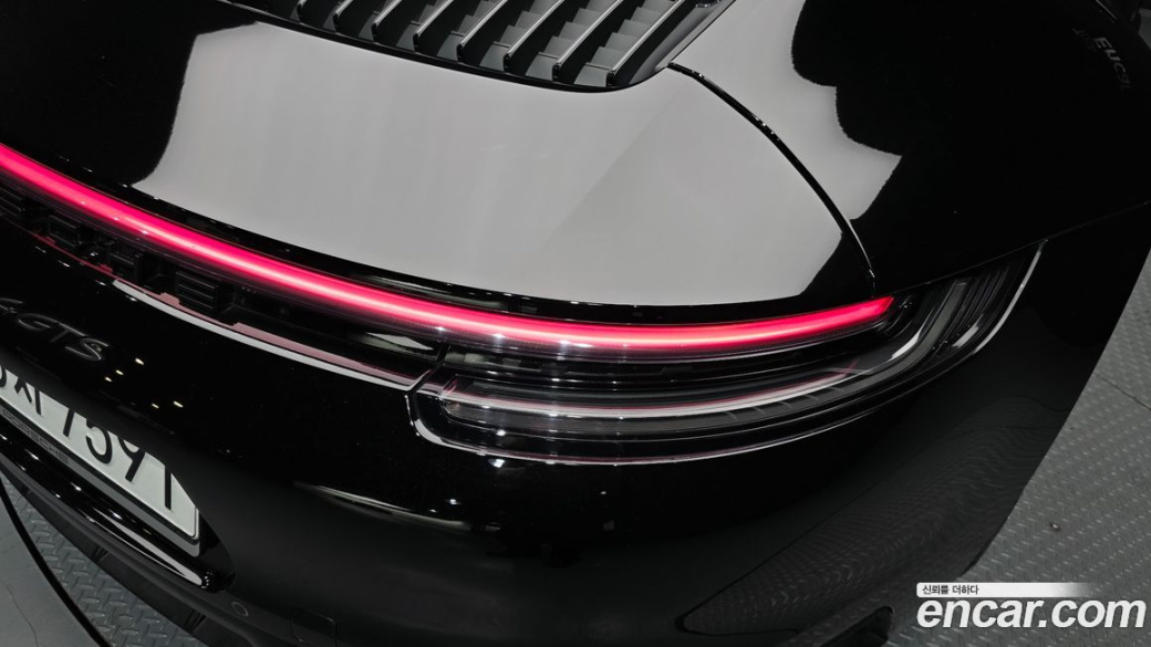 Porsche 911 Carrera 4 GTS, 2023