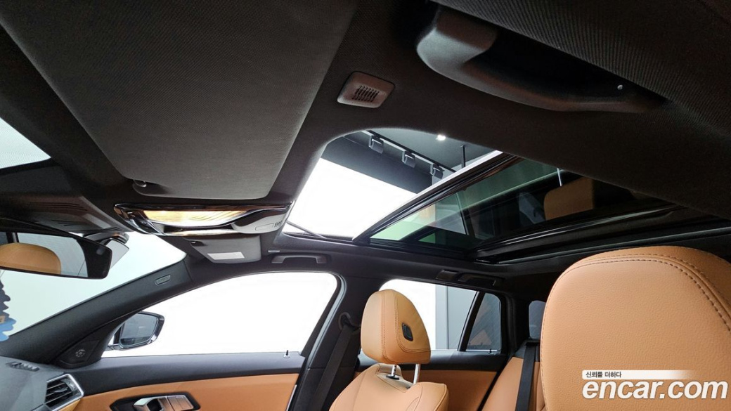 BMW 3-Series 320i Touring, 2023