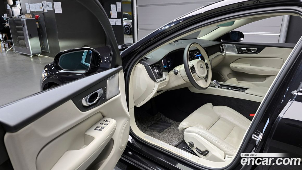 Volvo S60 B5 Ultimate Dark, 2024