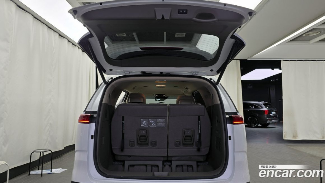 Kia Carnival 7-Seater Signature, 2023