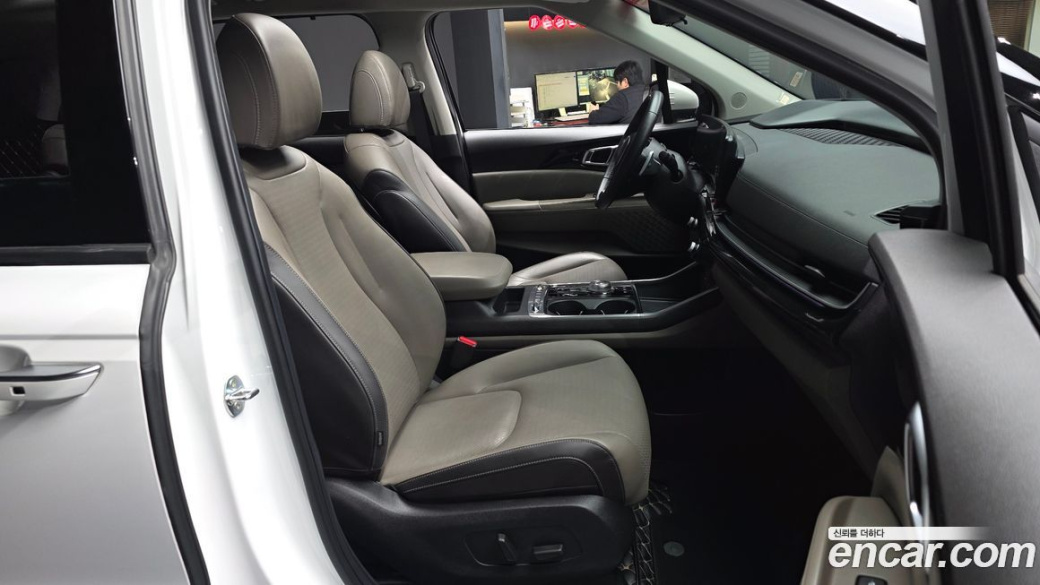 Kia Carnival 9-Seater Signature, 2024