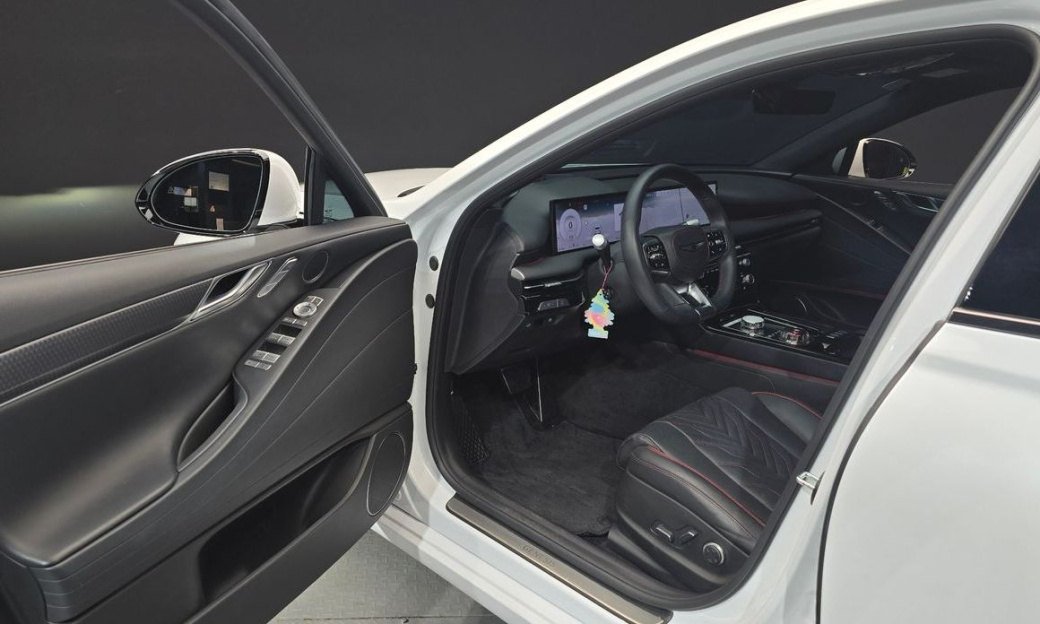 Genesis G80 Gasoline 2.5 Turbo 2WD, 2025