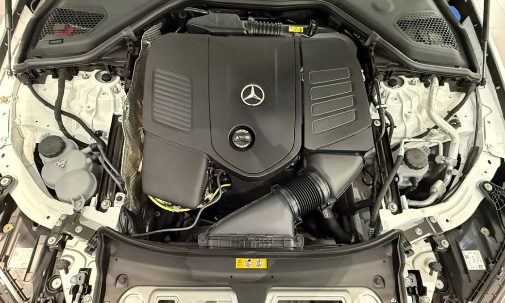 Mercedes-Benz E-Class E300 4MATIC Exclusive, 2025