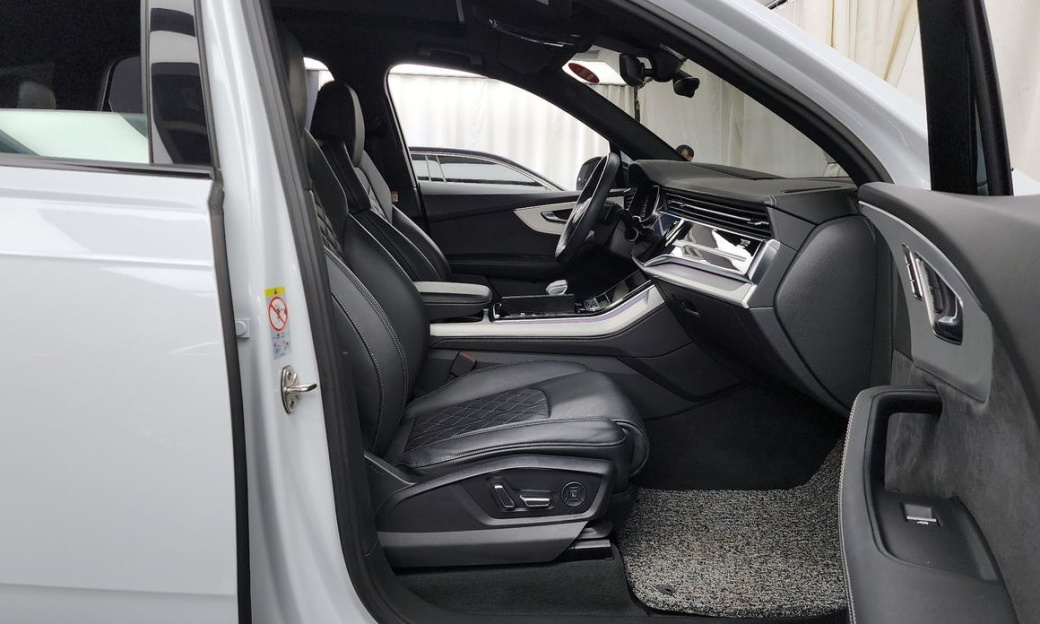 Audi Q7 55 TFSI Quattro Premium, 2023