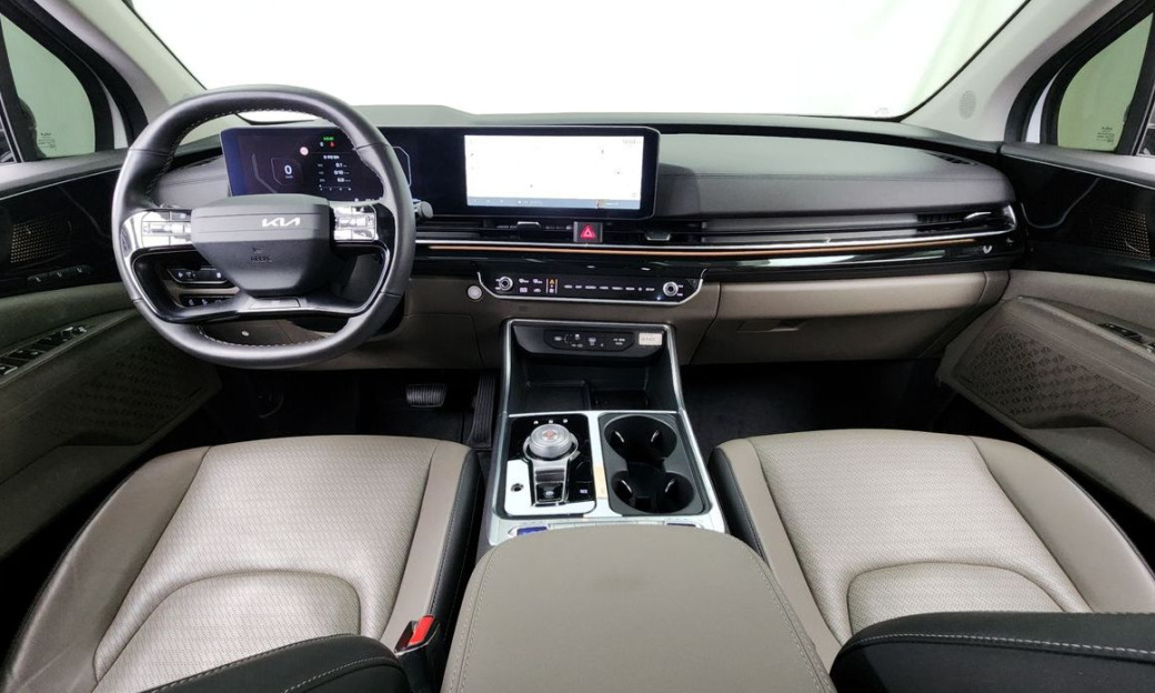 Kia Carnival 7-Seater Gravity, 2025