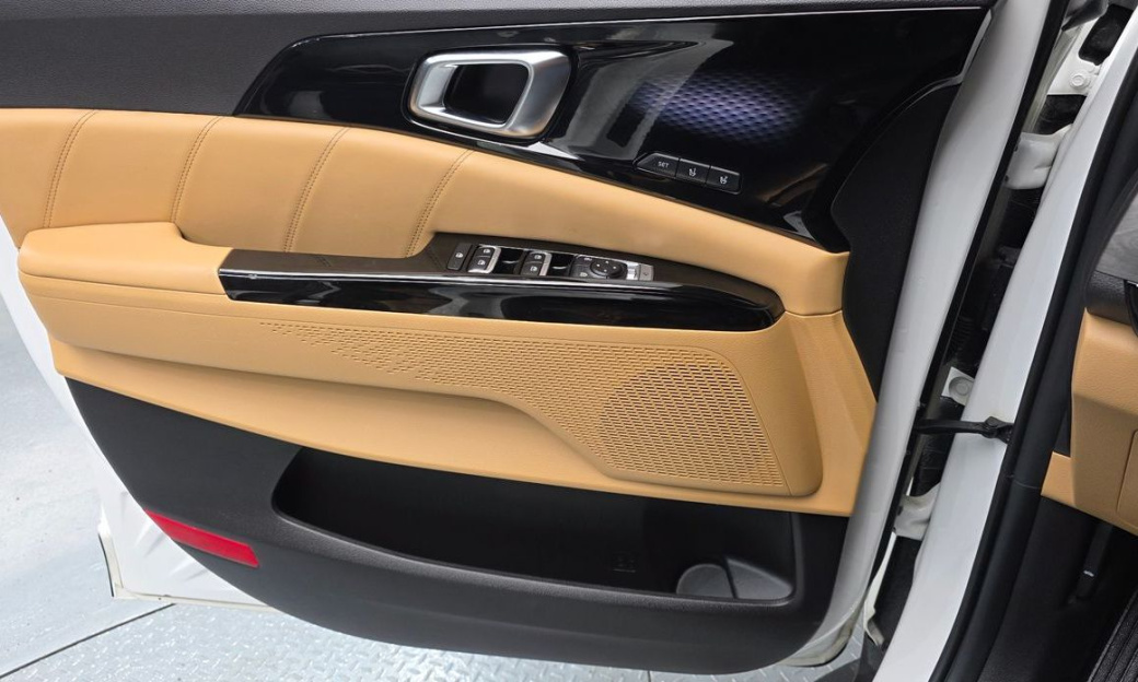 Kia Carnival 9-Seater Signature, 2023