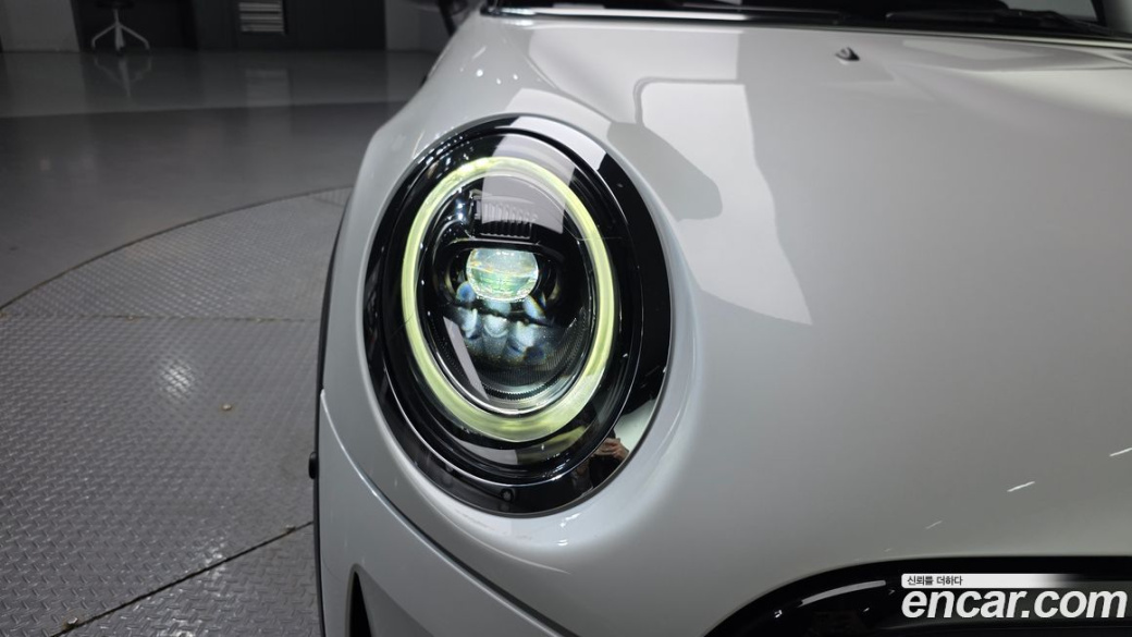 Mini Cooper Classic Plus Launch Pack, 2023