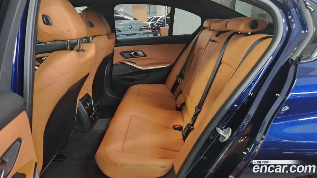 BMW 3-Series 320i M Sport, 2025