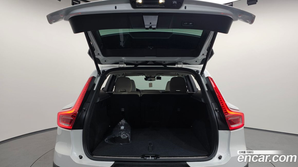 Volvo XC40 B4 Ultra Bright, 2025