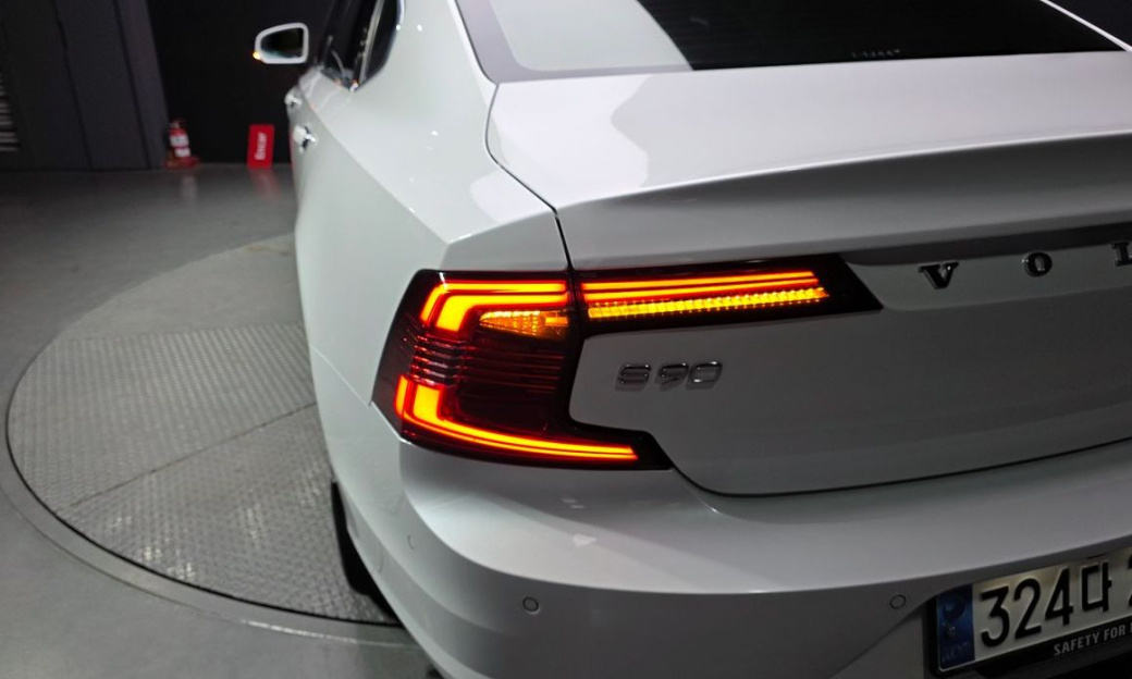 Volvo S90 B6 AWD Ultra Bright, 2023