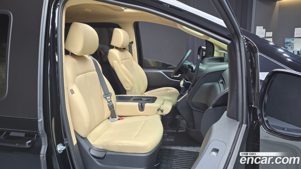 Hyundai Staria Tourer 9-Seater, 2023