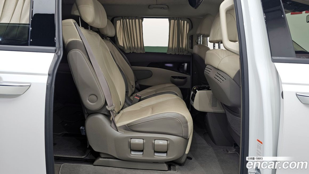 Kia Carnival 7-Seater Hi-Limousine, 2022