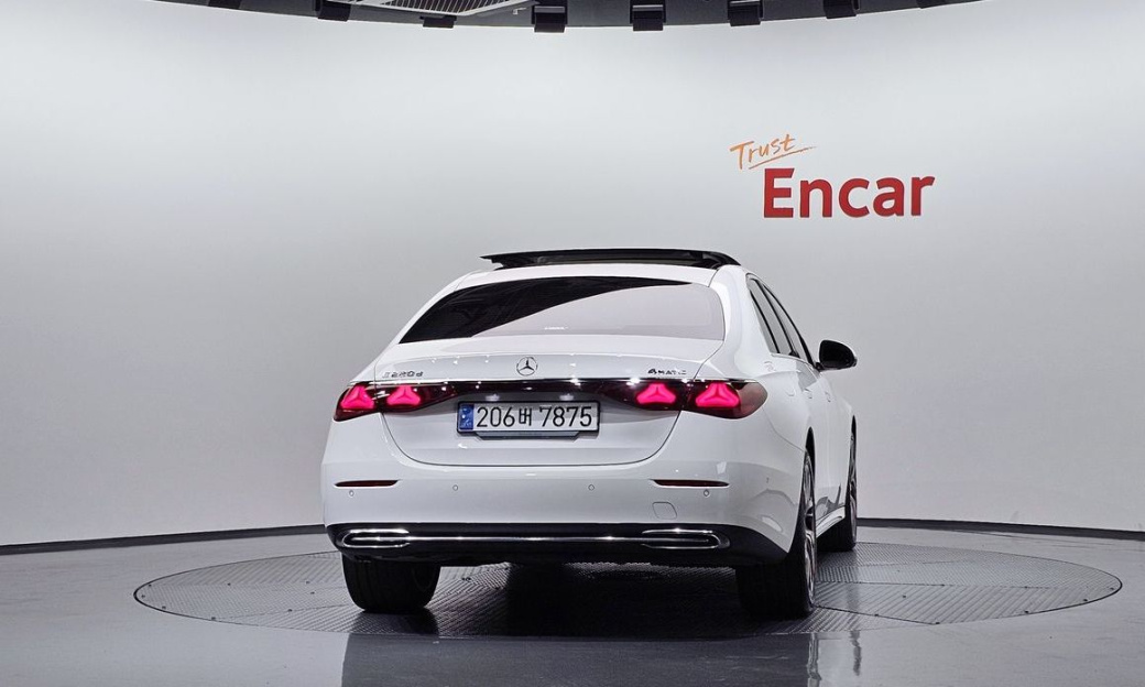 Mercedes-Benz E-Class E220d 4MATIC Exclusive, 2024