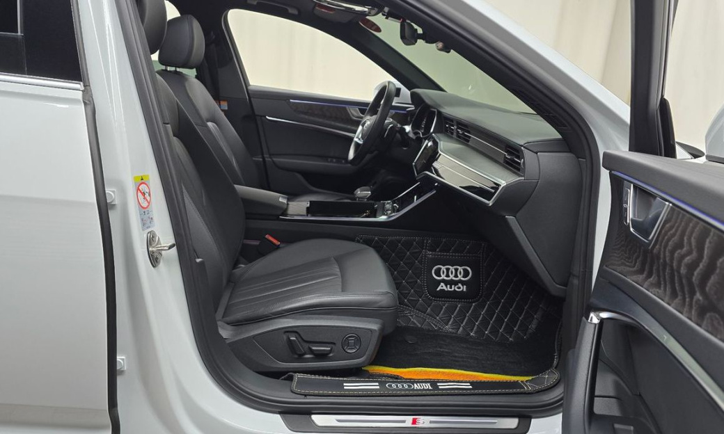 Audi A6 45 TFSI Quattro Premium, 2023