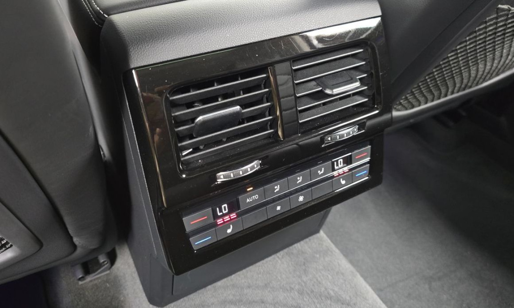 Volkswagen Touareg 3.0 TDI Prestige, 2024