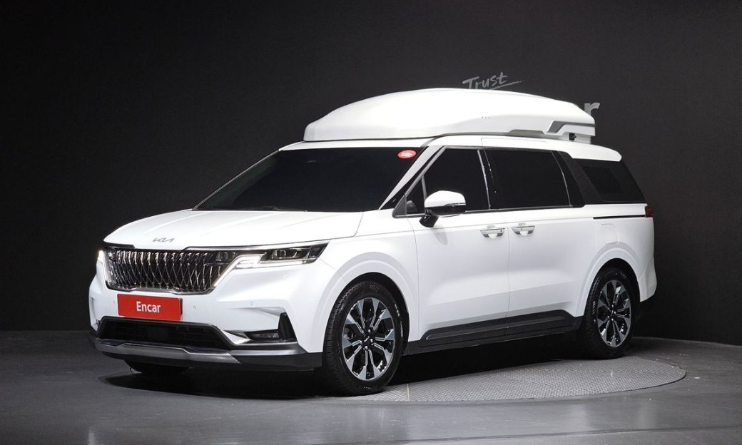 Kia Carnival 7-Seater Outdoor, 2023