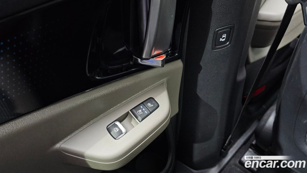 Kia Carnival 9-Seater Signature, 2025