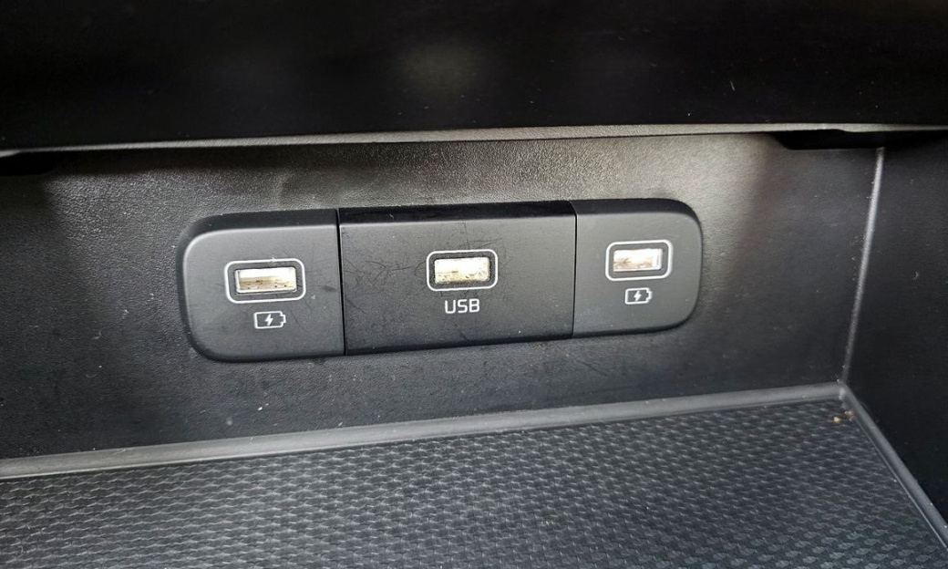 Kia Carnival 7-Seater Outdoor, 2023