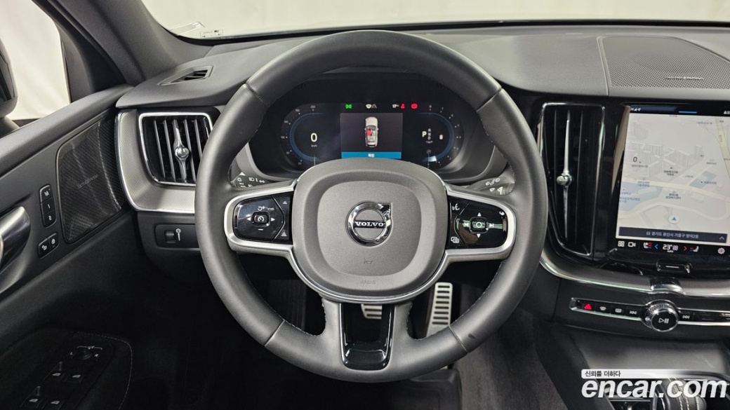 Volvo XC60 B6 R-Design, 2022