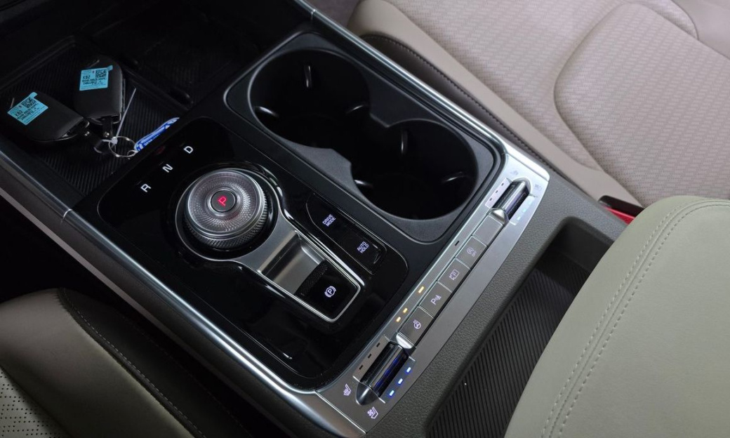 Kia Carnival 7-Seater Gravity, 2025