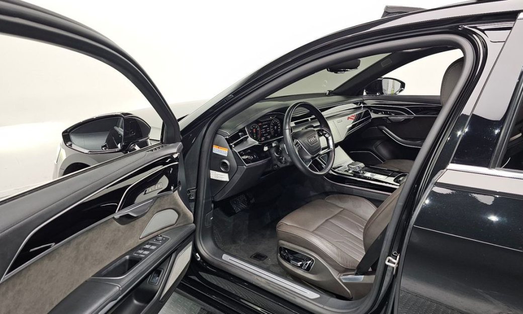 Audi A8 55 TFSI Quattro LWB, 2021