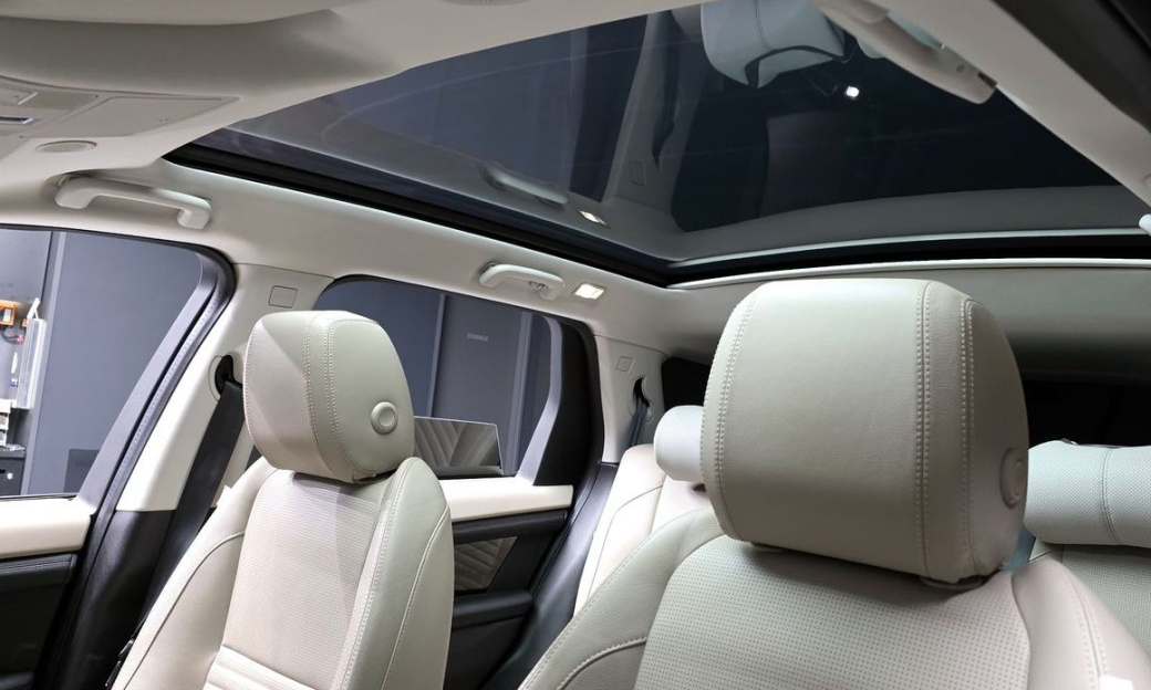 Land Rover Discovery Sport P250 SE, 2022