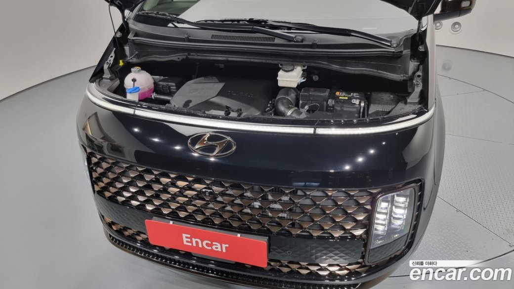 Hyundai Staria 4WD Lounge 7-Seater, 2024