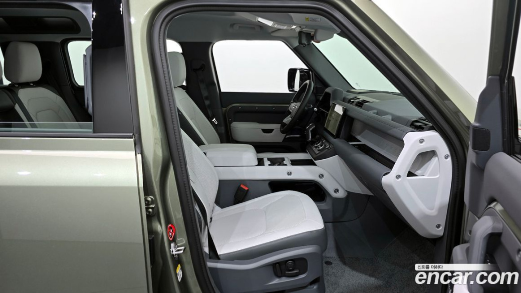 Land Rover Defender 110 D250 X-Dynamic SE, 2025