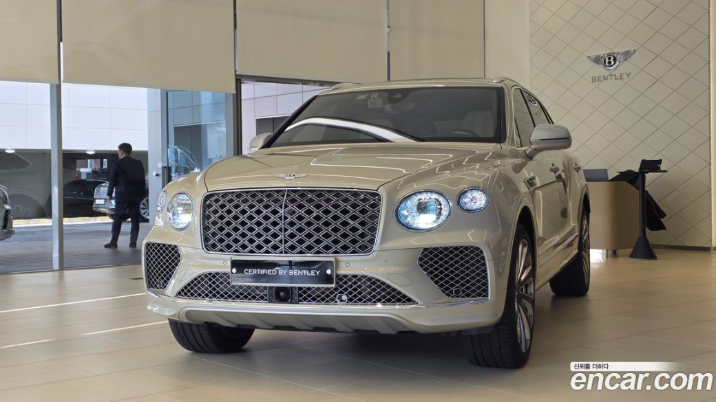Bentley Bentayga 4.0 V8 EWB Mulliner, 2025