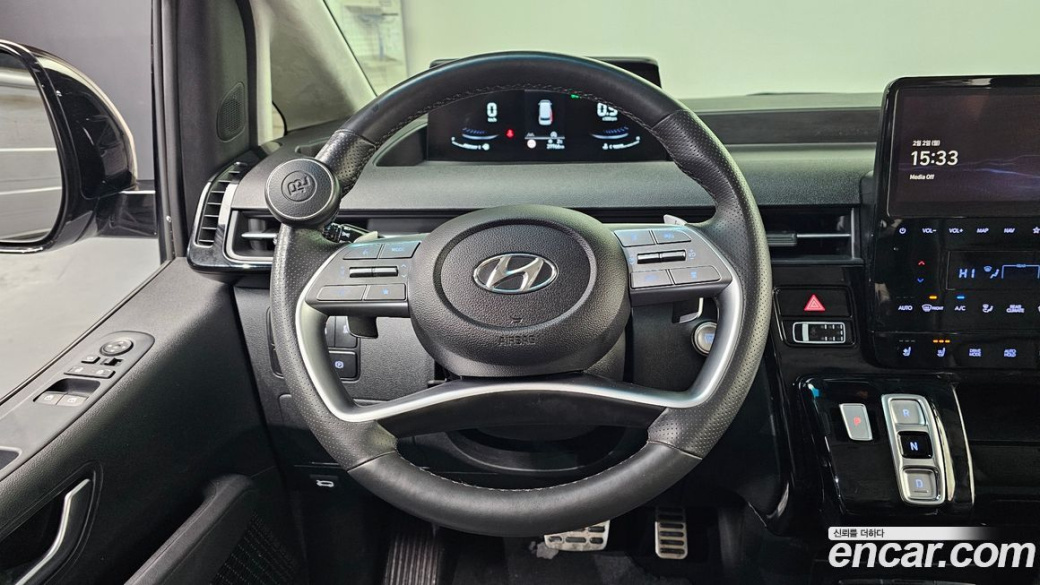 Hyundai Staria 4WD Lounge 9-Seater, 2024